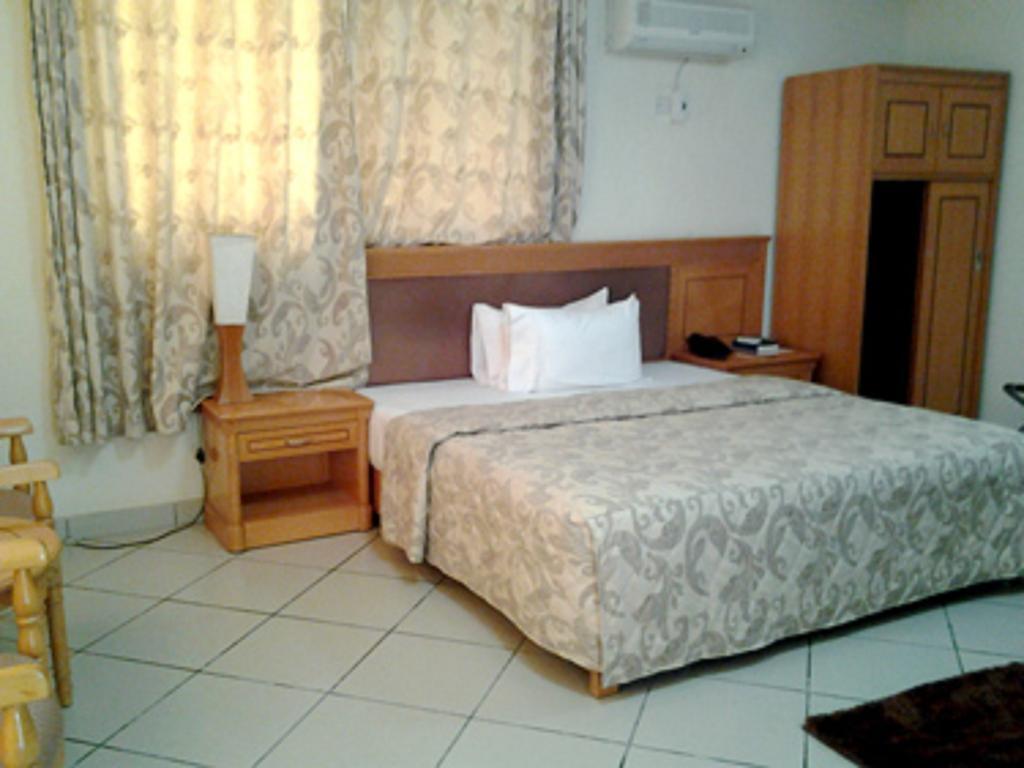 Sunset Hotel คูมาซี ห้อง รูปภาพ